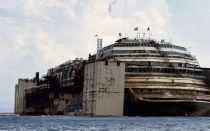Abandoned Cruise Ship Becomes Stage for Haunting Photos