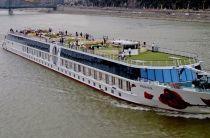 8 River Cruise Passengers Suffer Smoke Inhalation Due to Fire