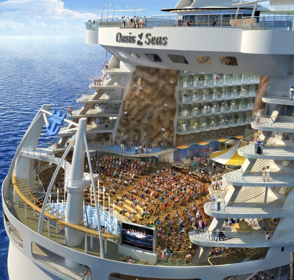 Royal Caribbean Oasis-class ships - Aqua Theater