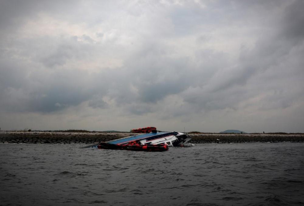 Indonesian ferry Sri Kandi 99 aground