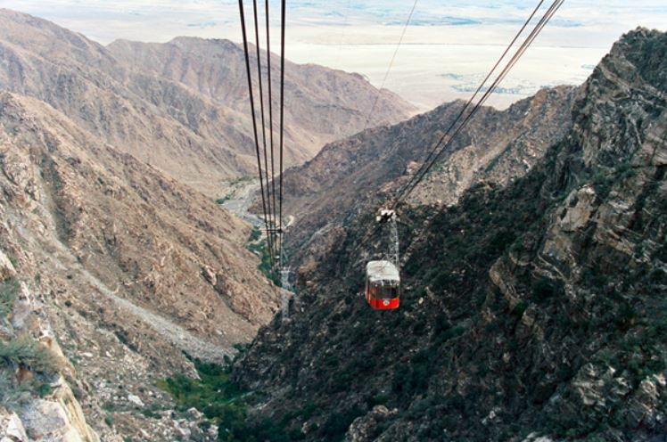 Palm Springs - travel the aerial tramway