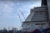 VIDEO: World Dream Leaves Building Dock