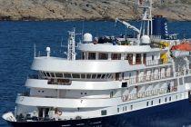 Caledonian Sky Runs Aground on a Reef