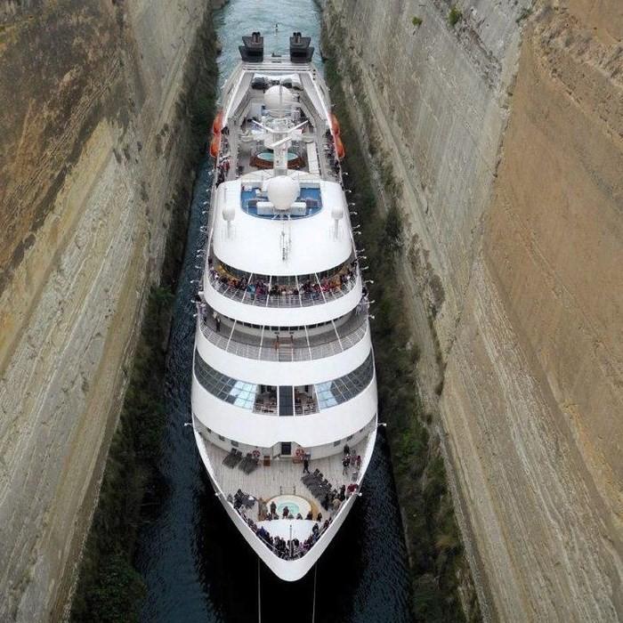 Corinth Canal cruise ship