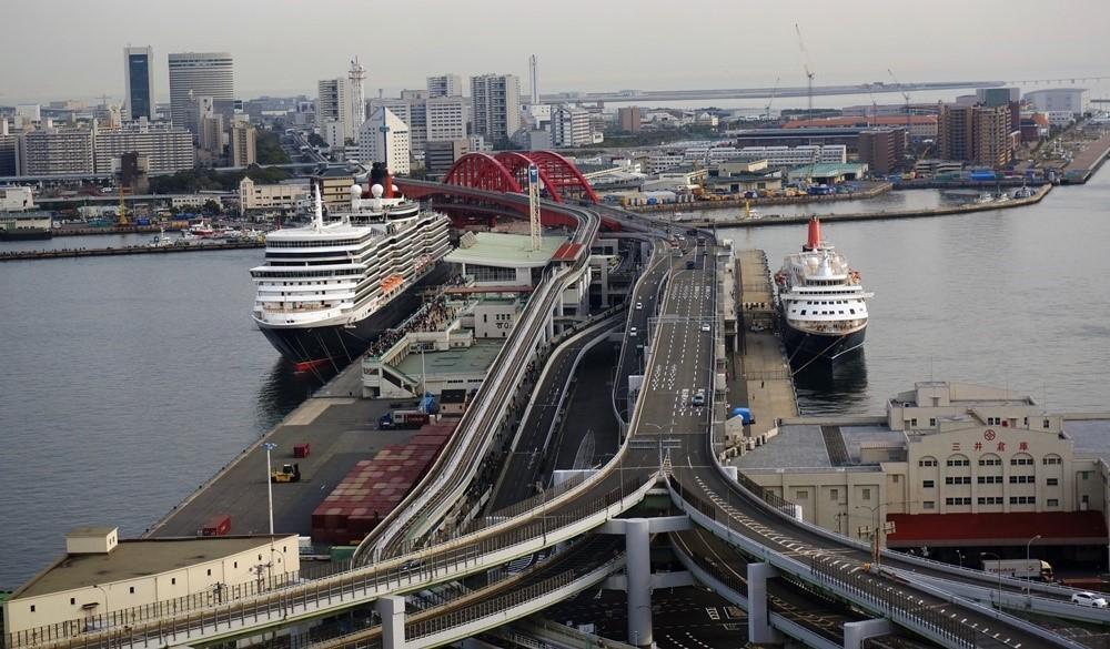 Kobe cruise ship terminal (Shinko Pier)