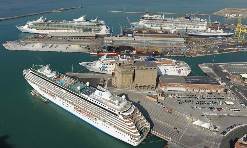 cruise ship stops in italy