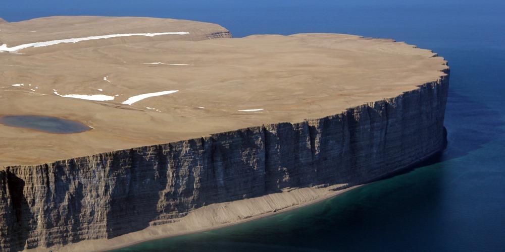 Prince Leopold Island  port photo