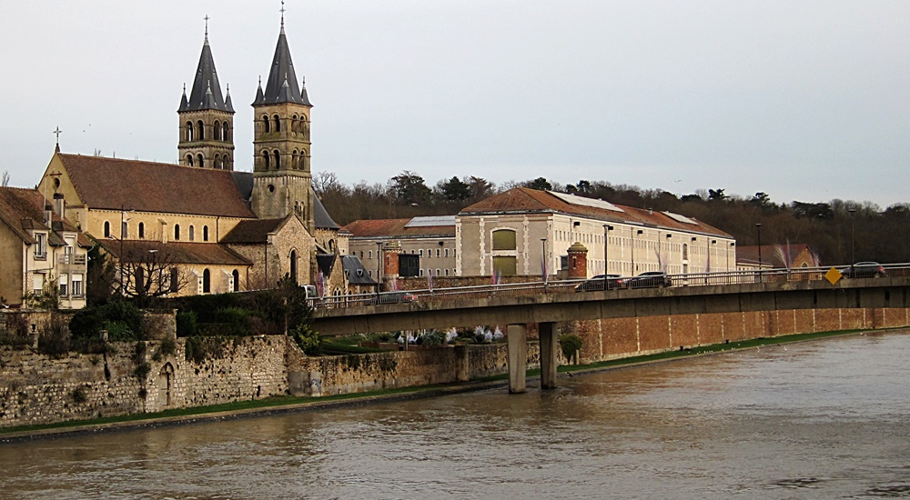 Melun port photo Melun port photo