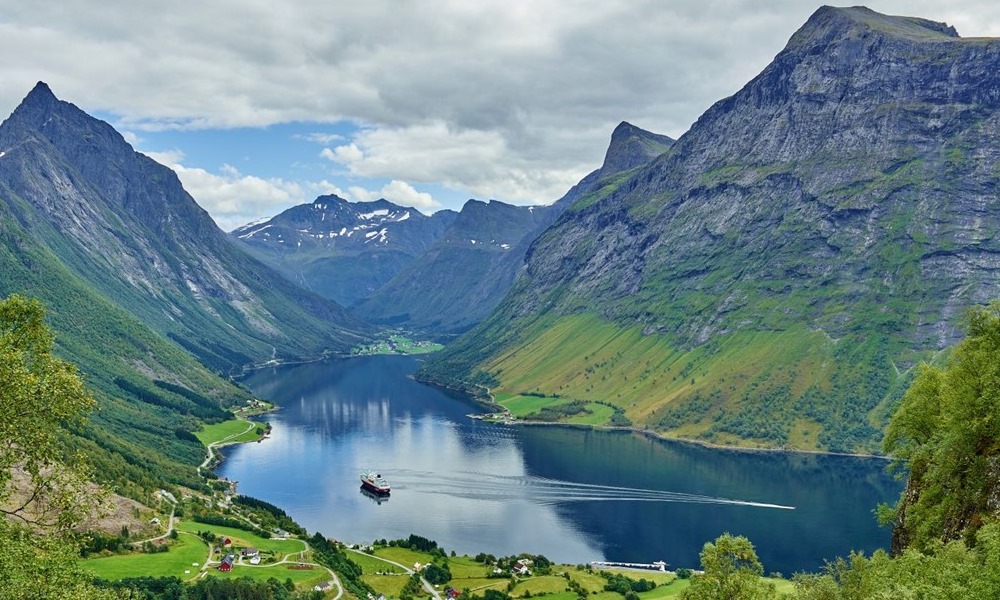 hjorundfjord cruise excursion