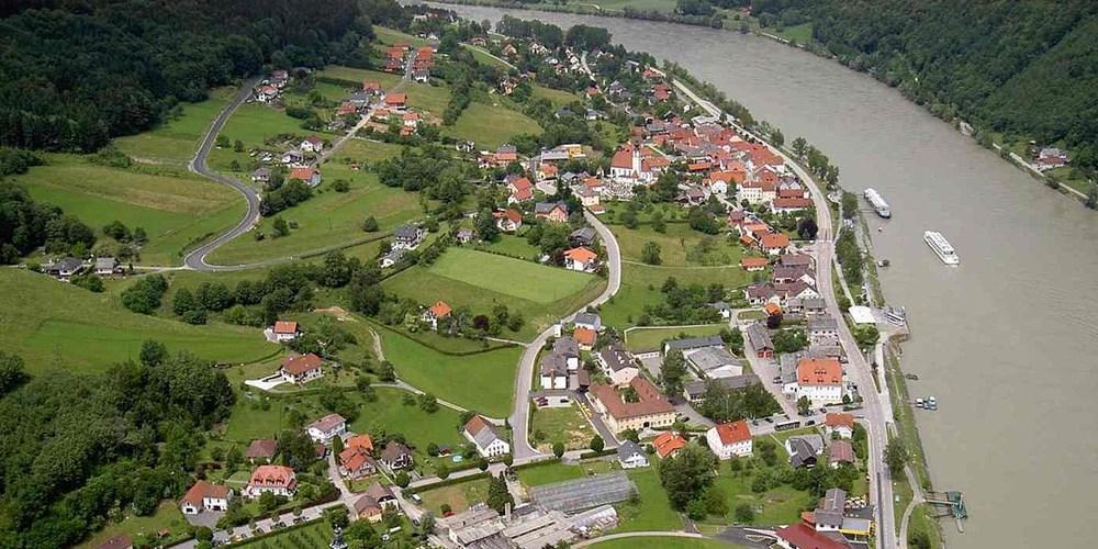 Engelhartszell port photo Engelhartszell port photo