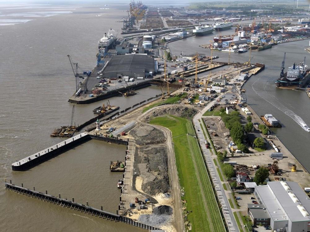 Bremerhaven port photo