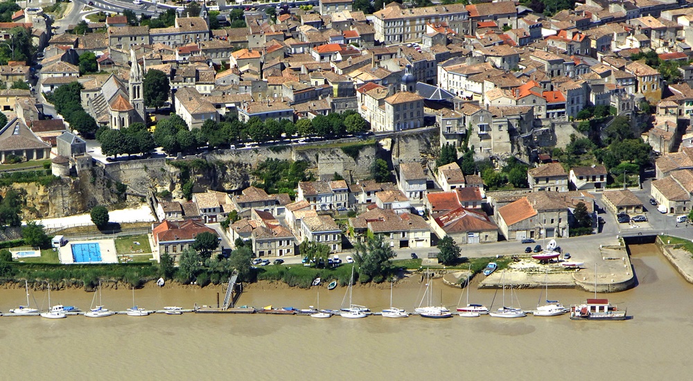 Bourg-sur-Gironde port photo Bourg-sur-Gironde port photo