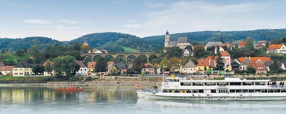 Emmersdorf an der Donau port photo