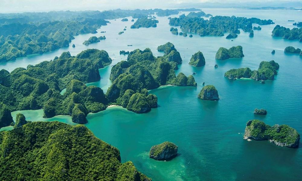 Port of Halong Bay (Vietnam)