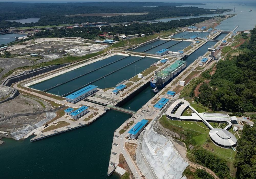 Panama Canal port photo