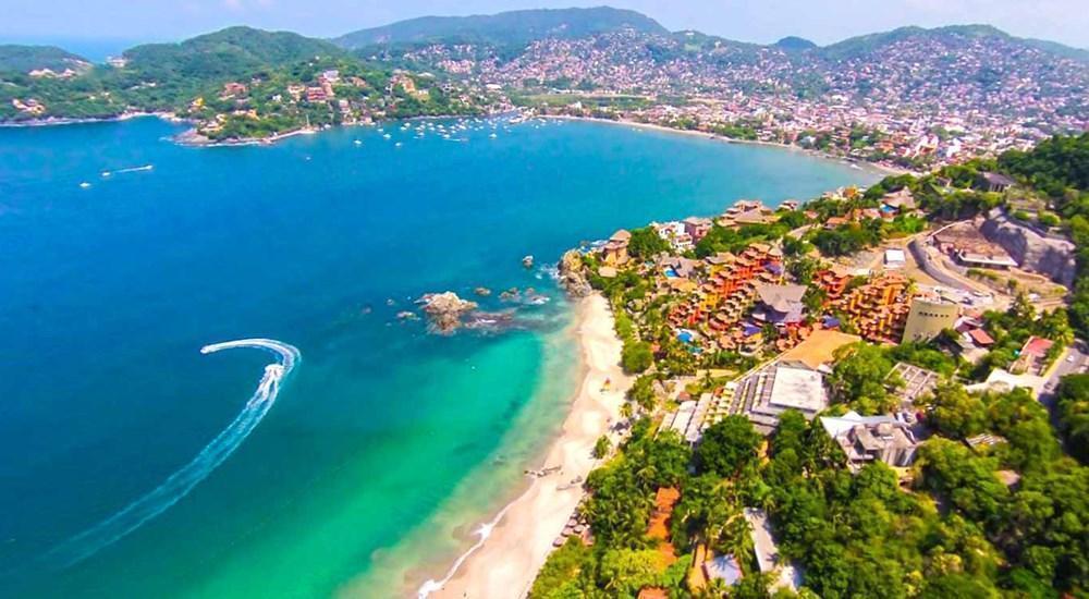 cruise ships in zihuatanejo