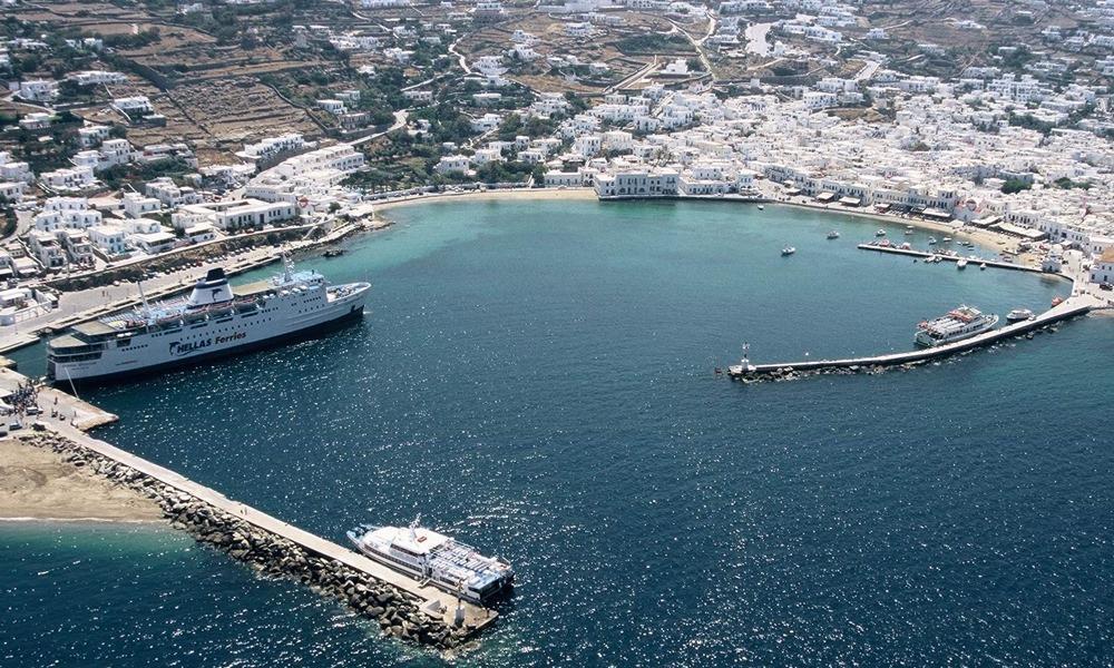 cruise ship dock mykonos