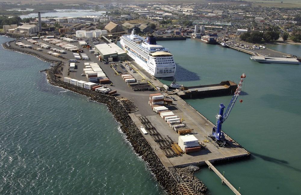 cruise ship dock maui