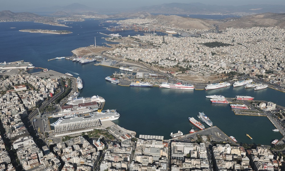 cruise ship dock piraeus greece