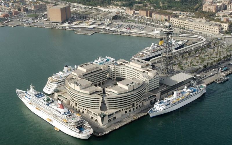 cruise ship docking in barcelona