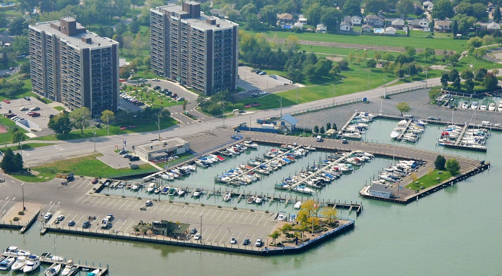 Windsor (Ontario Canada) river cruise port Riverside Marina