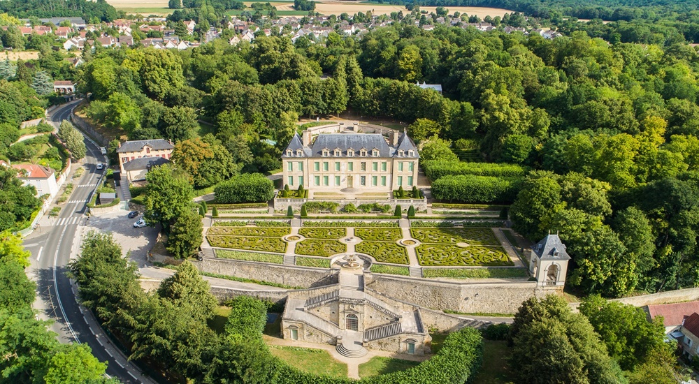 AuverssurOise (France) cruise port schedule CruiseMapper