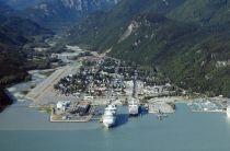 Rockslide damages cruise ship dock in Skagway (Alaska)
