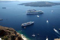 Greek police arrested 3 criminals pickpocketing cruise ship tourists in Santorini