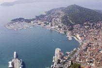 Hurricane‑force storm hits Split Harbour, ferry breaks moorings and sinks tourist vessel