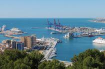 3 cruise ships with capacity ~9000 passengers dock in Malaga (Spain) for the city’s fair