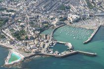 800 Passengers Trapped on the Isles of Scilly After Ferry Breaks Down