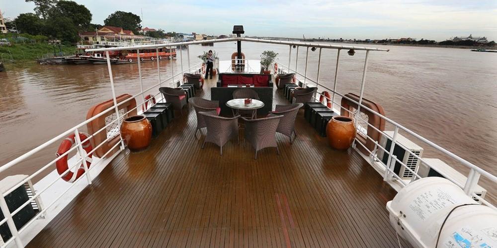 toum tiou ii riverboat