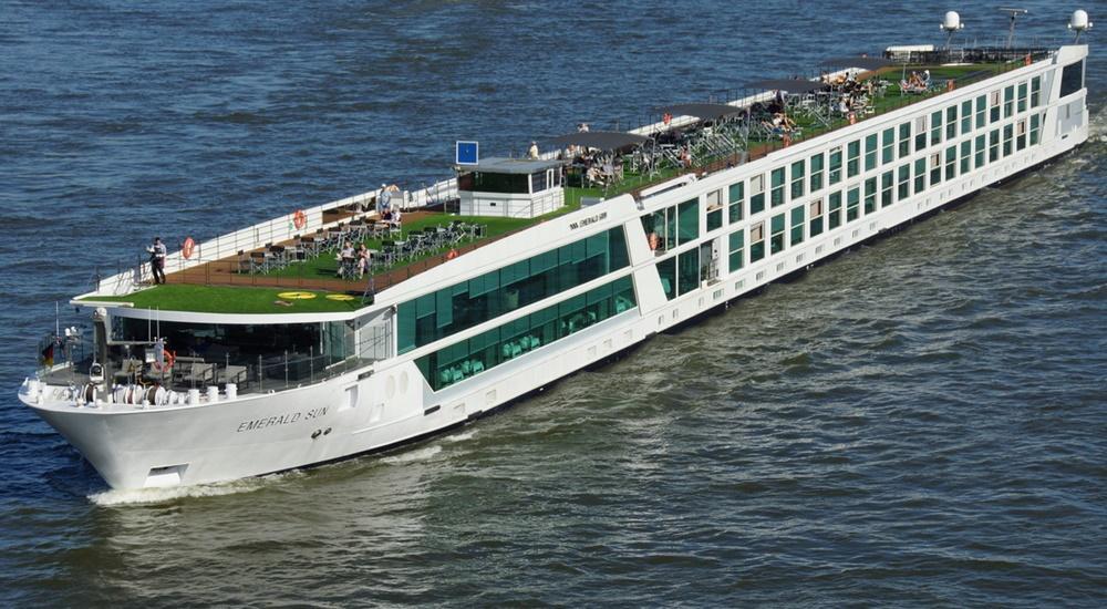 Emerald Sun cruise ship