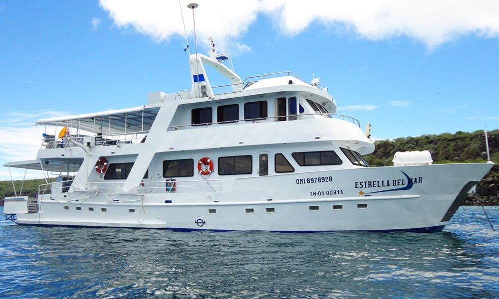 Estrella del Mar Galapagos ship photo