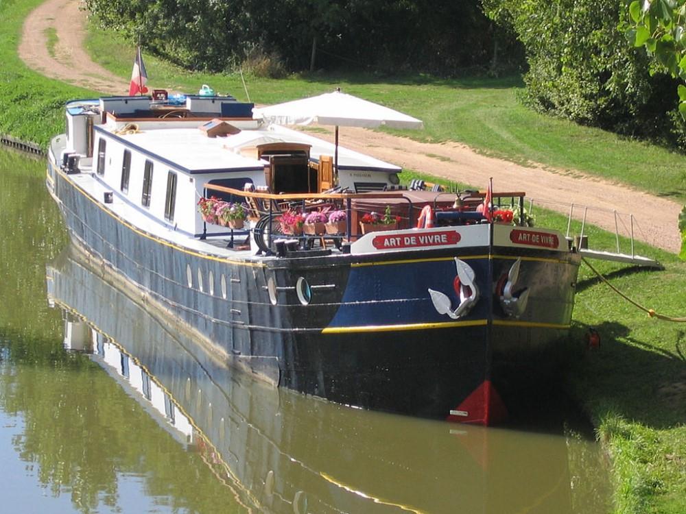 L'Art de Vivre barge cruise ship