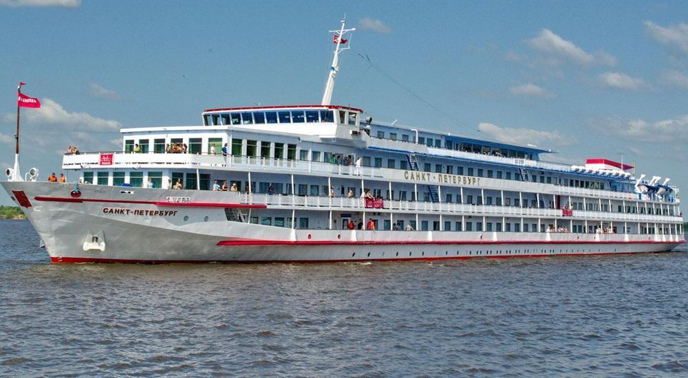 MS Sankt Peterburg cruise ship (Russia, Neva River)