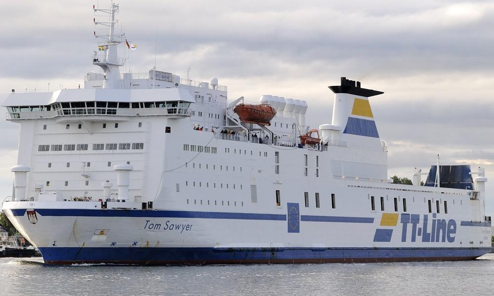 Tom Sawyer ferry cruise ship