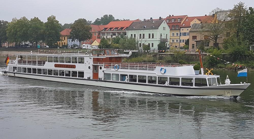 Flussschiff MS Bruckmadl cruise ship (Donauschiffahrt Wurm + Kock)
