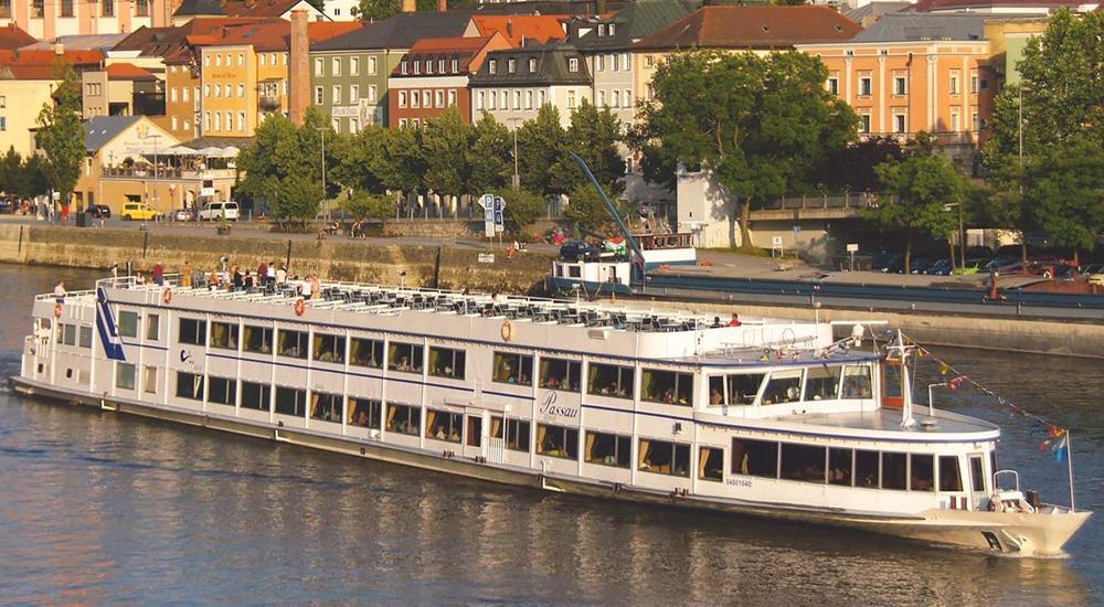 Flussschiff MS Passau cruise ship (Donauschiffahrt Wurm + Kock)