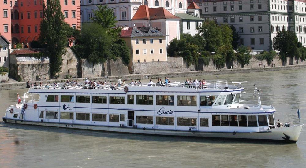 Flussschiff MS Gisela cruise ship (Donauschiffahrt Wurm + Kock)