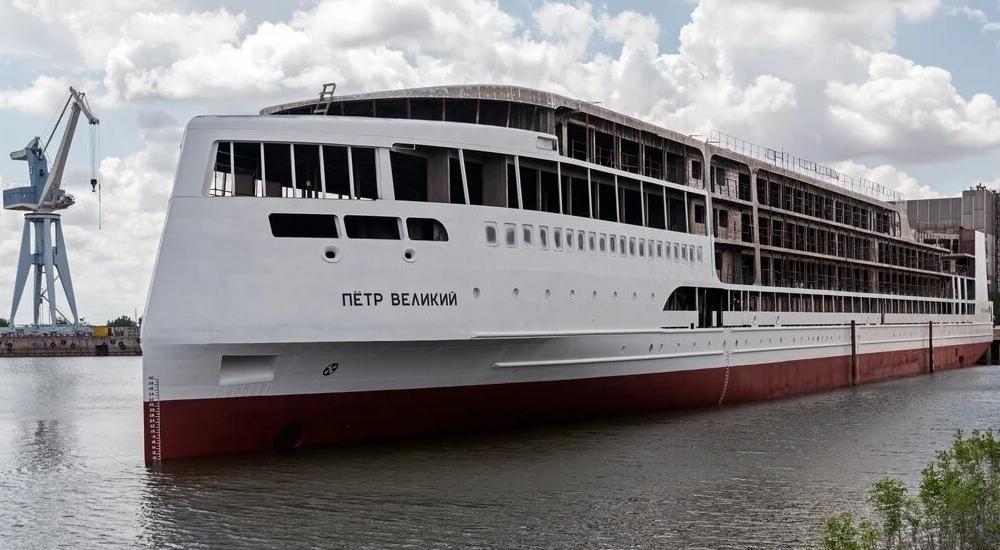 MS Pyotr Velikiy cruise ship