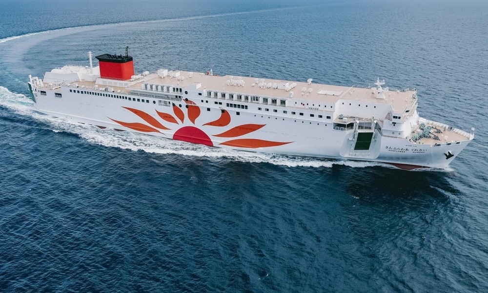 Sunflower Kurenai ferry cruise ship