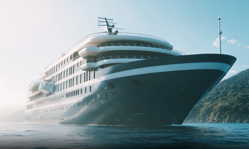 R YACHT cruise ship SEFU (Japan)