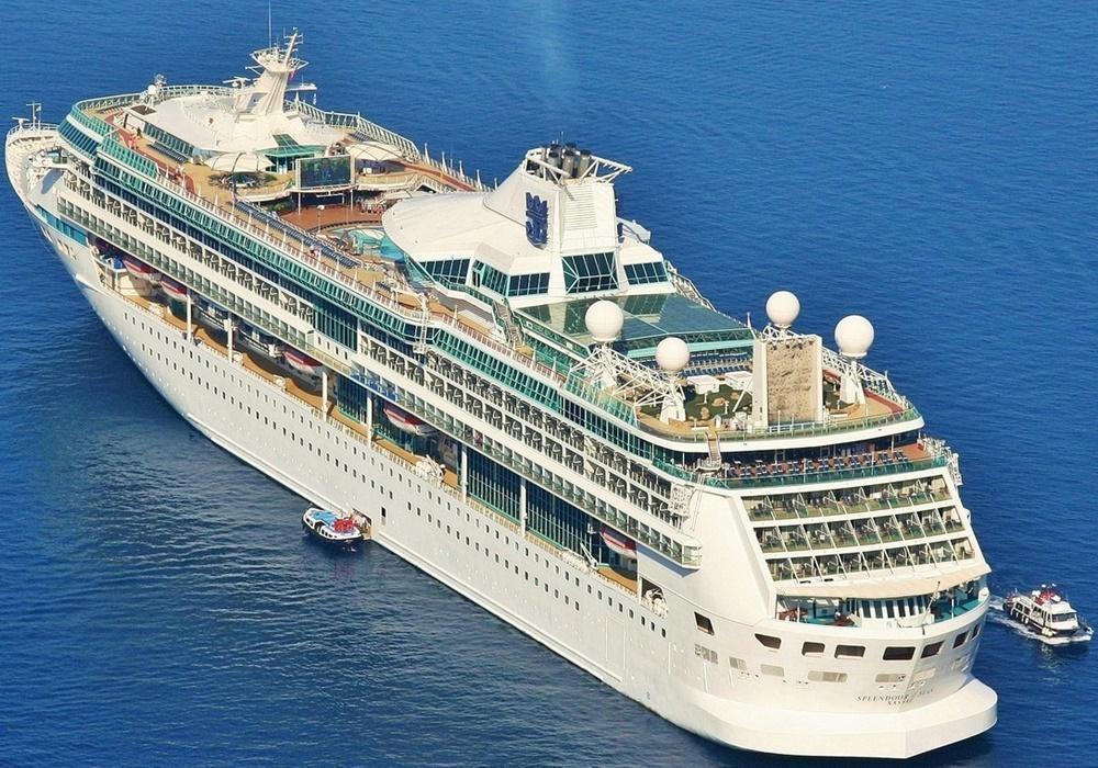 Splendour of the Seas cruise ship (TUI Discovery)