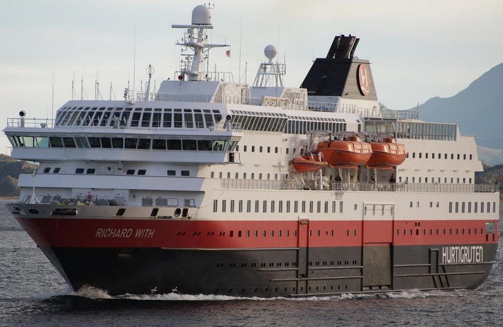 MS Richard With cruise ship