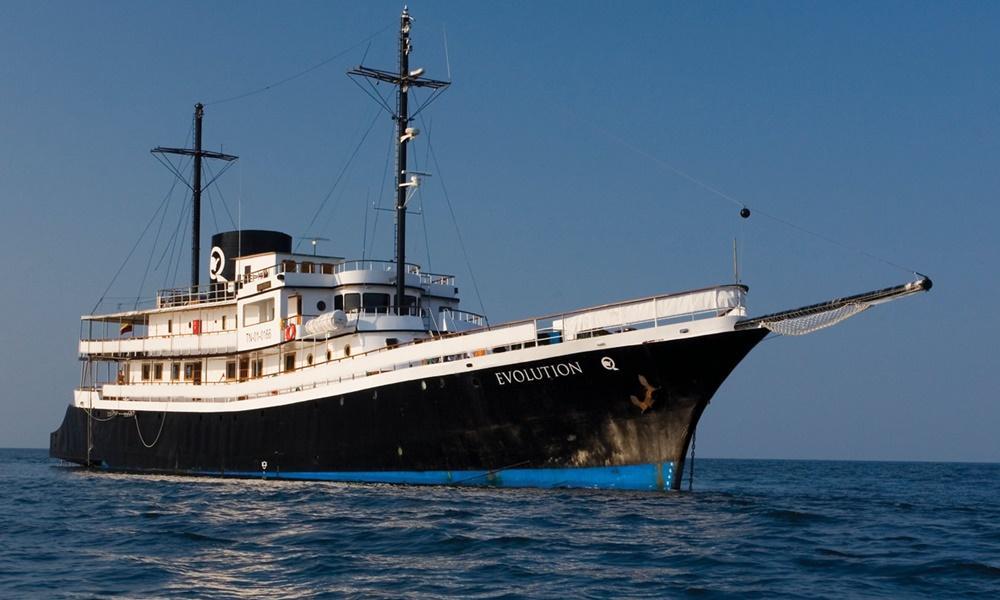 Evolution cruise ship (Galapagos)
