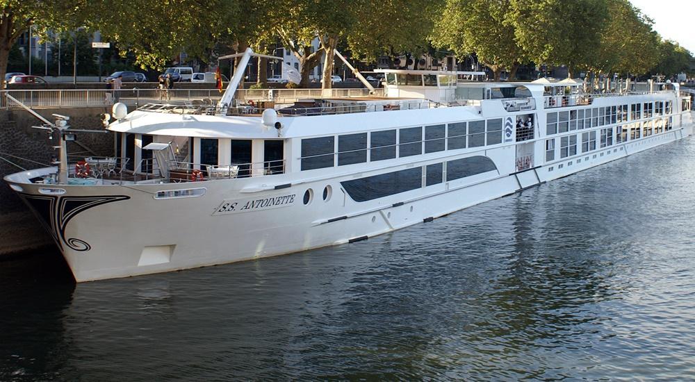 SS Antoinette cruise ship