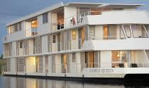 safari houseboat Zambezi Queen cruise ship