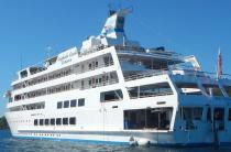 MV Reef Endeavour cruise ship photo