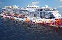 Genting Dream Responds to a Sinking Boat in Distress